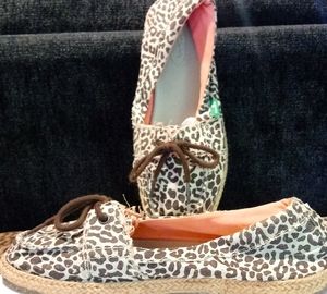 ☕NWOB SANUK Leopard Print Boat Shoes